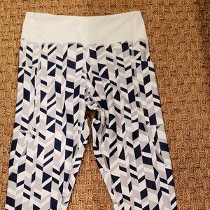 Zuala Workout Yoga Leggings with Side Pockets Size Small